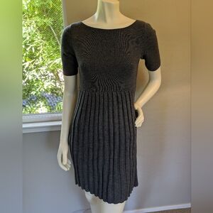 100% Fine Merino Wool Charcoal Grey Alice and Olivia Pleated Skirt Dress